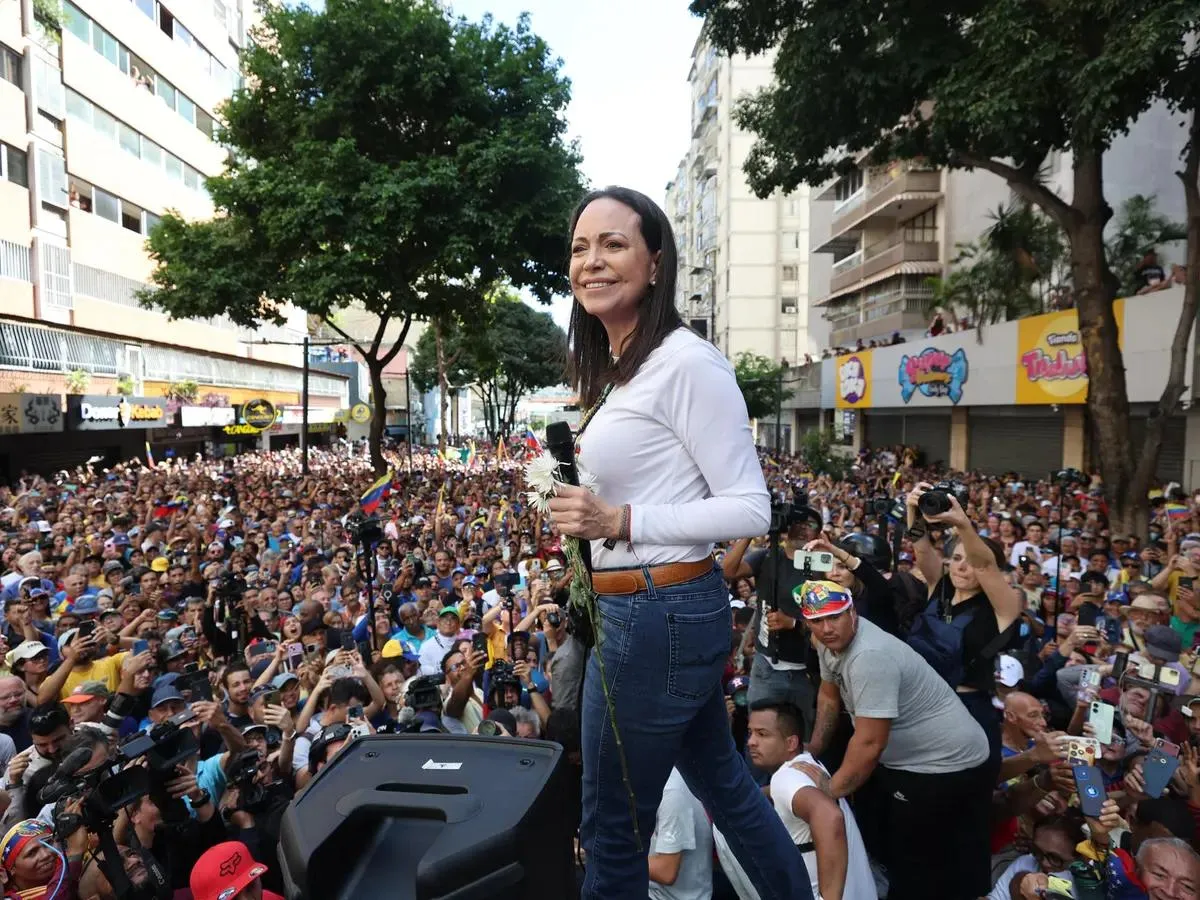 Venezuelanos voltam às ruas e exigem eleições livres