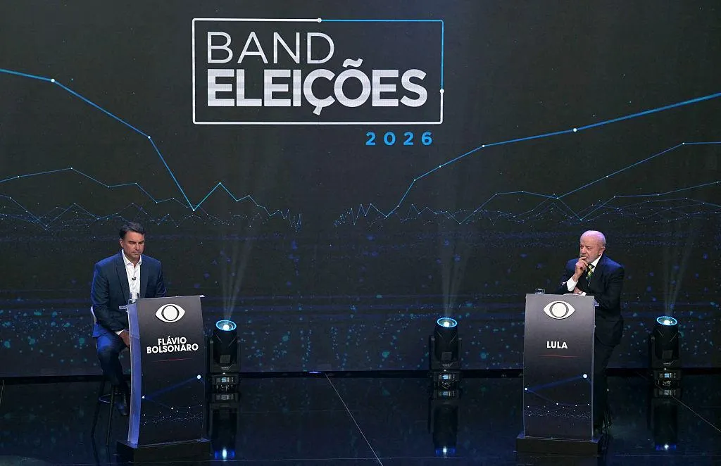 Pesquisas mostram disputa apertada entre Lula e Flávio Bolsonaro