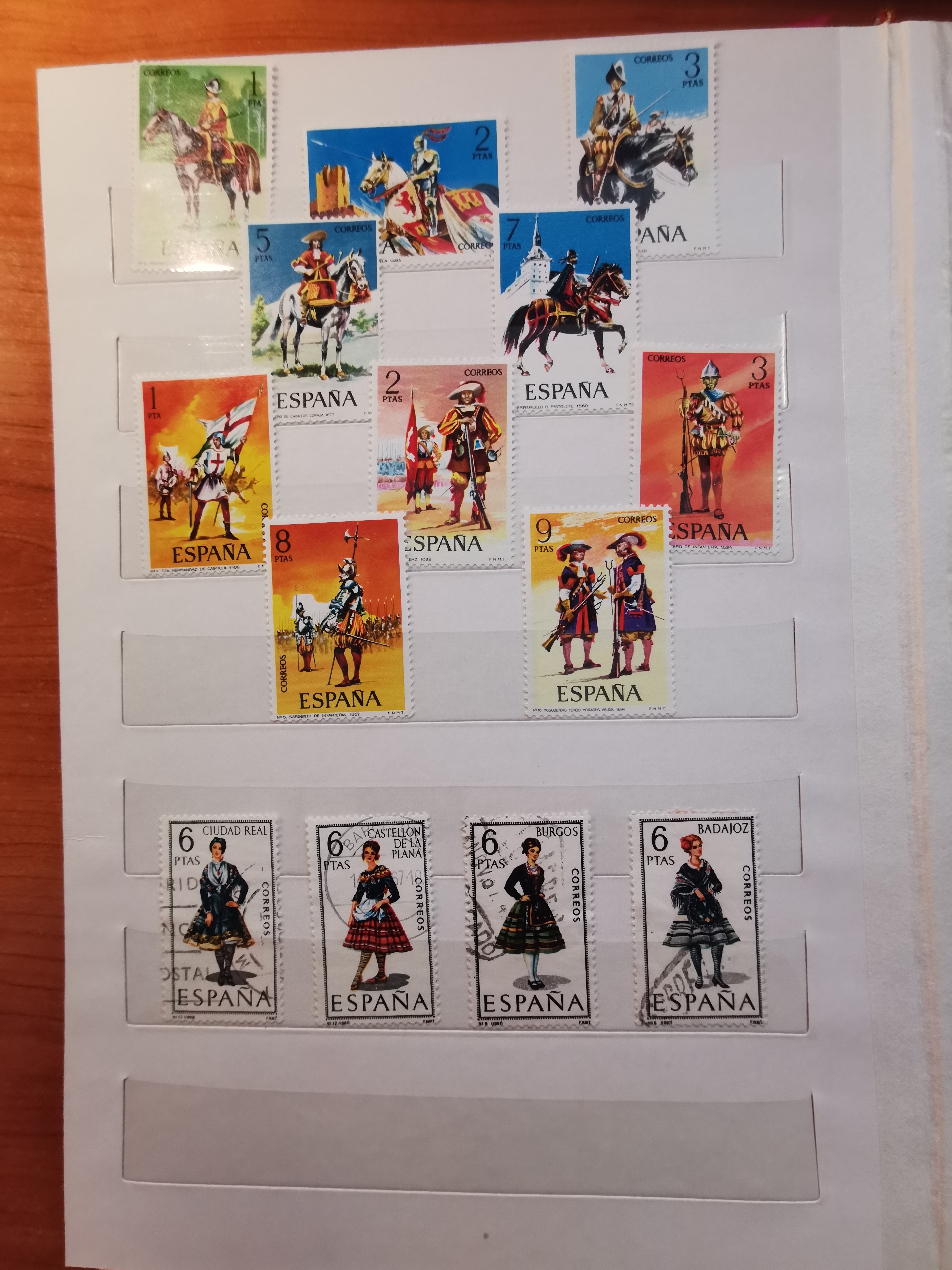 Two mixed stamp collectors — image 4