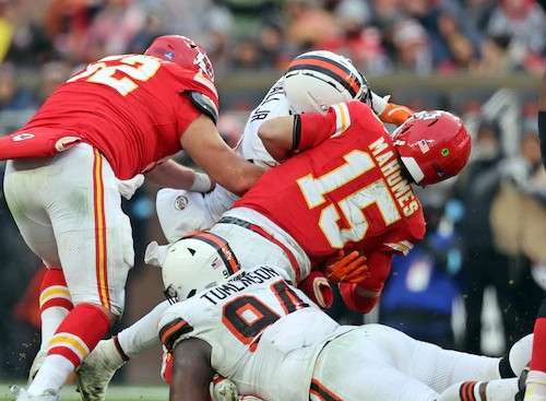 🤕 Patrick Mahomes suffers ankle injury, considered…