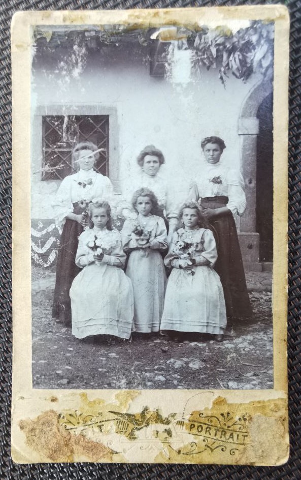 01003 – Celebration Souvenir Photo — image 3